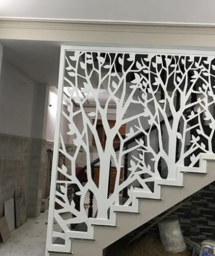 Vách ngăn CNC họa tiết cây cầu thang