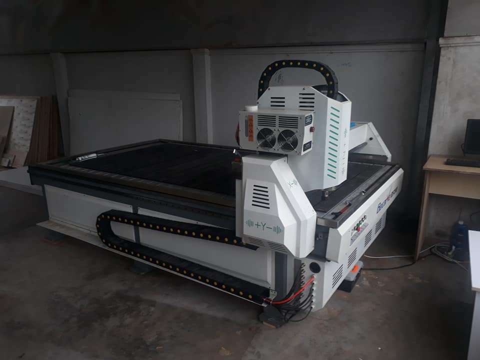Máy CNC router khổ lớn tại xưởng